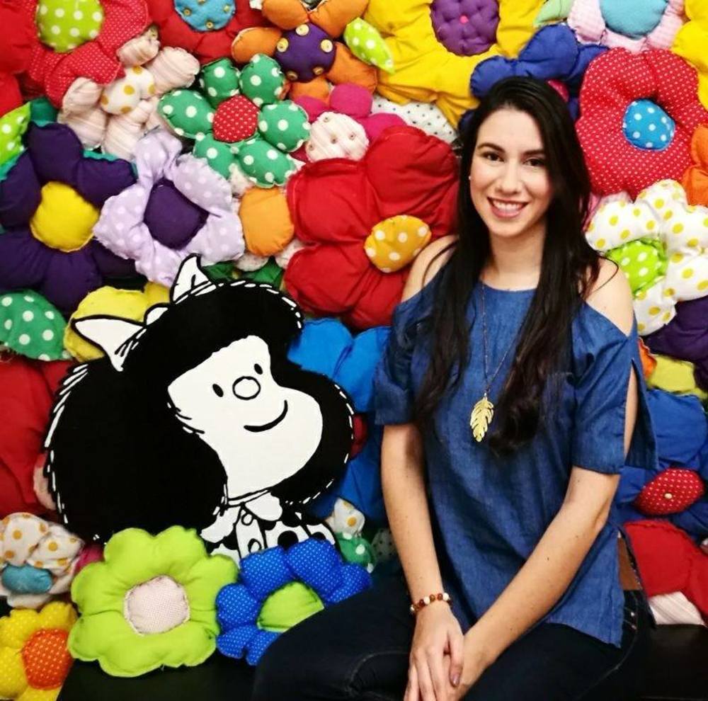 Meet your Posher, Angela maría